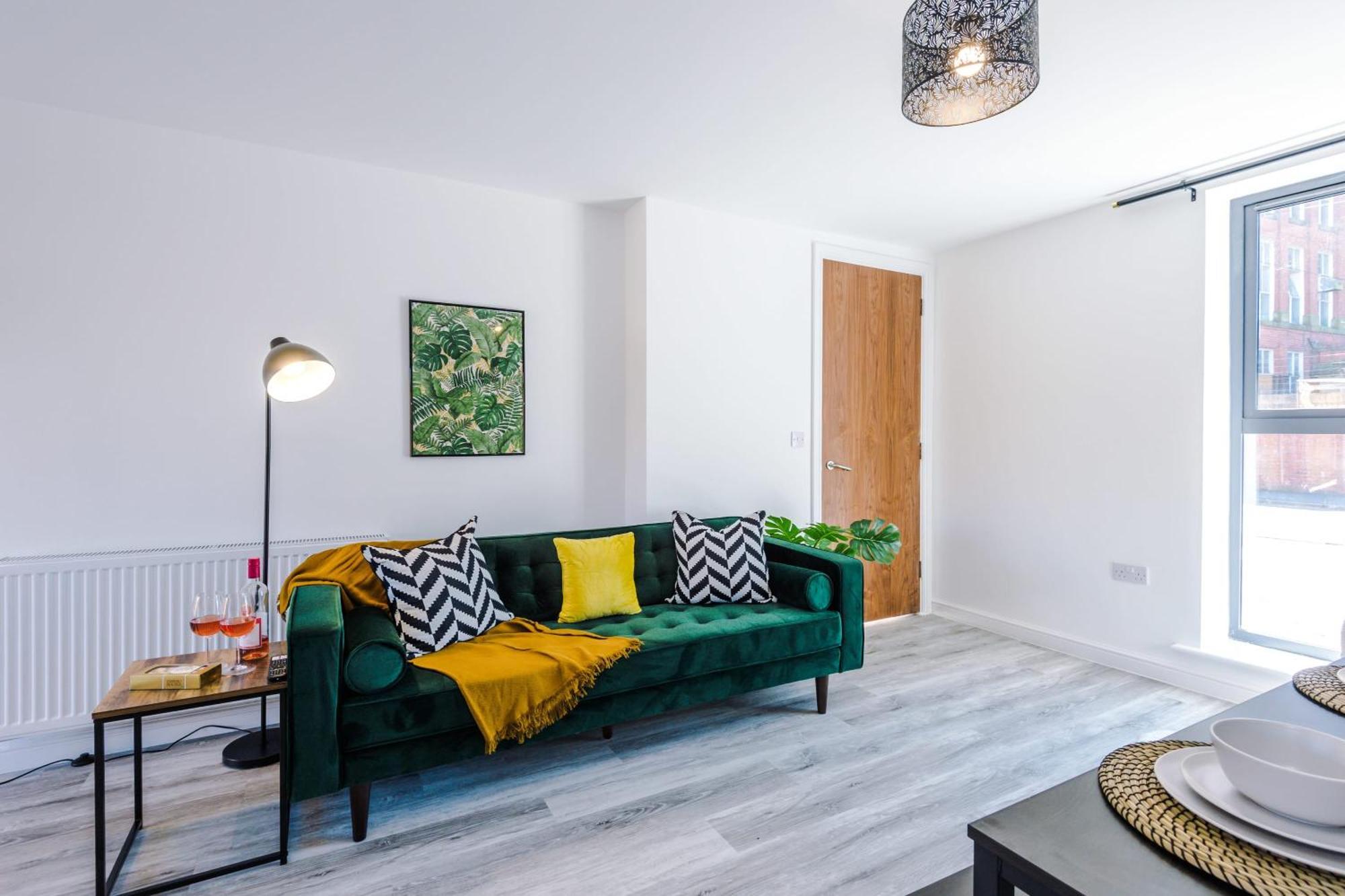 Rest&recharge At Waterway House Holiday home Manchester